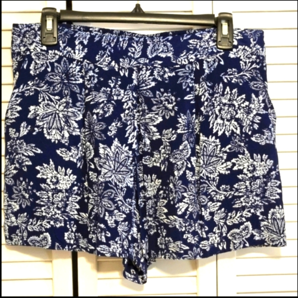 by&by Women's sz L Navy & White Floral Shorts